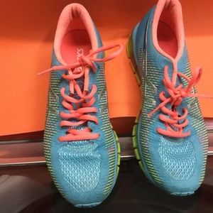 Women athletic shoes